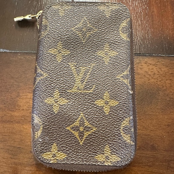 Louis Vuitton Other - Authentic Vintage Louis Vuitton Zip Around Keyholder. Rare